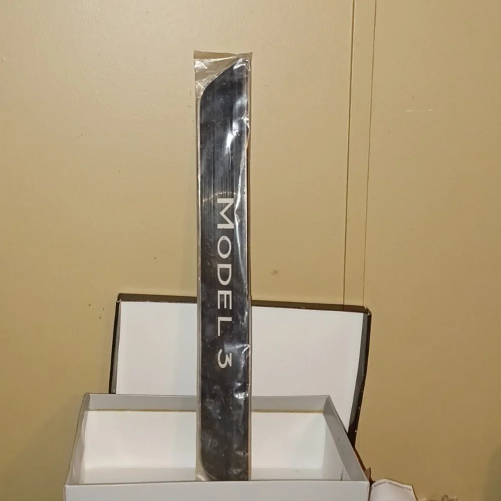 NIP - Car Door Sill Protector for Tesla Model3 - Picture 2 of 3